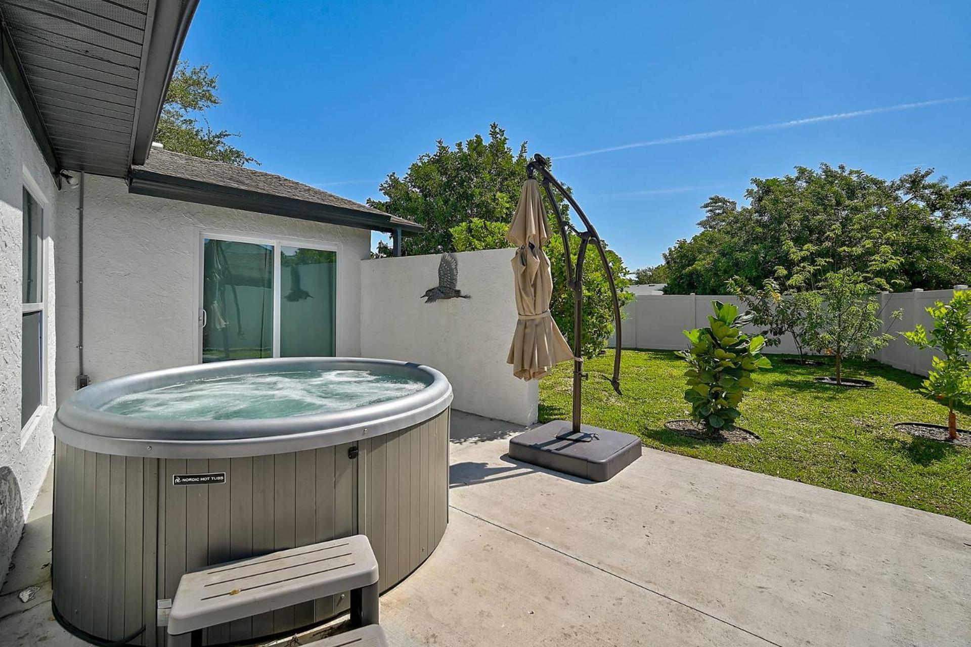 Tranquil Breeze Villa Bradenton Bagian luar foto